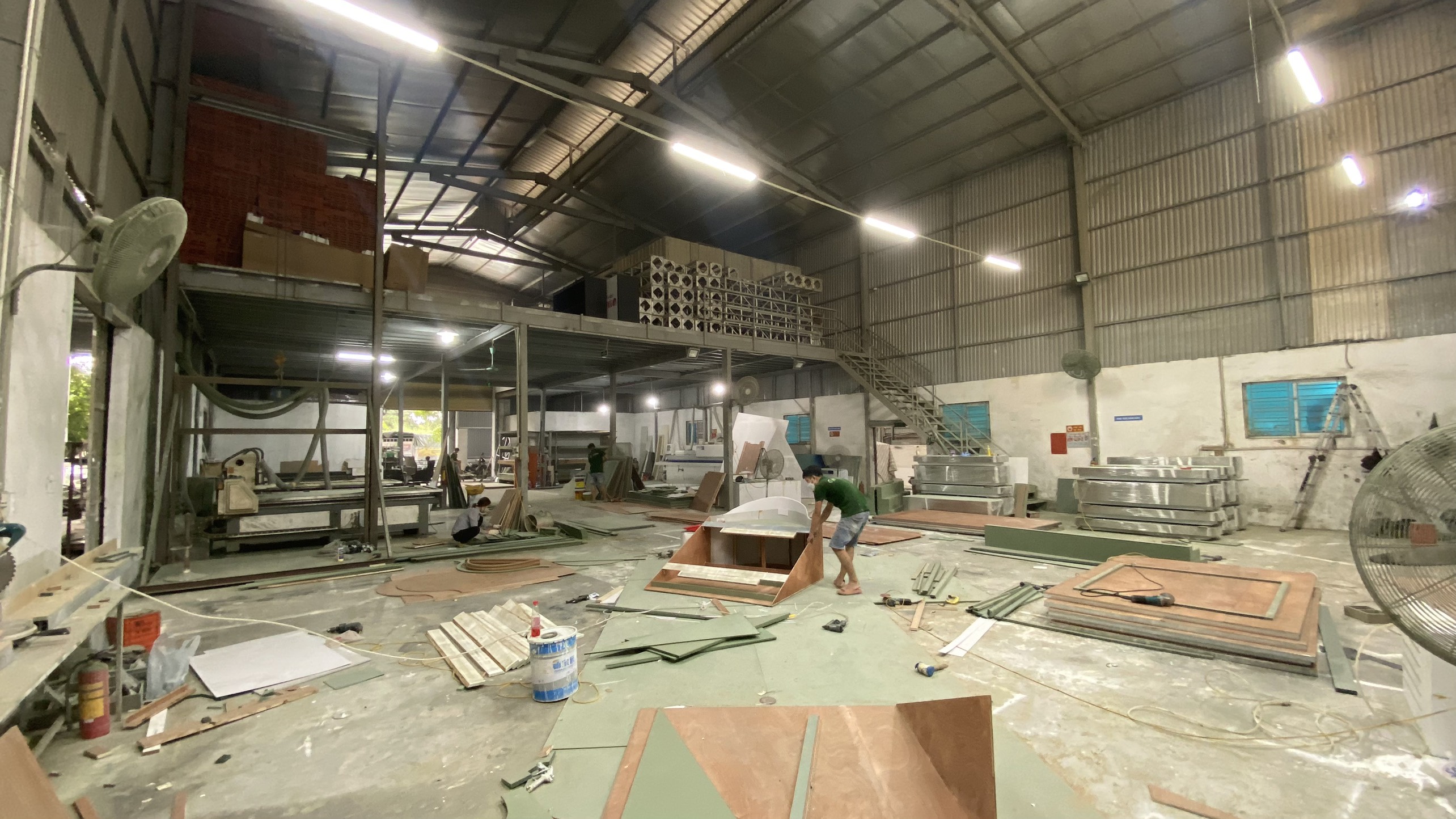 NHÀ MÁY SẢN XUẤT